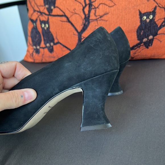 Beautiful Apostrophe Heels! - Picture 2 of 10